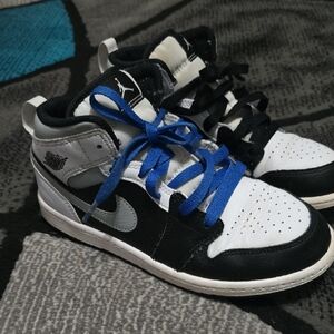 Kids Black and White Sneakers Jordan 1 Mids Sz 3 Preschool